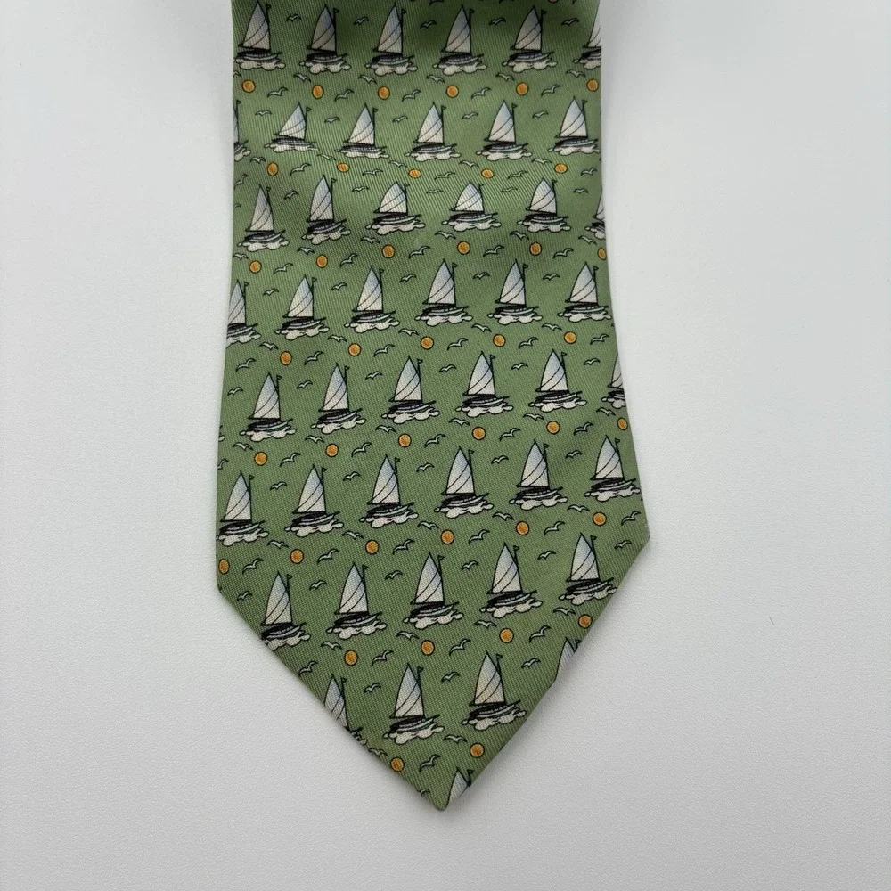 Vineyard Vines Mens Silk Tie Green Sailboat‎ Nautical Preppy Sailing USA 3.75